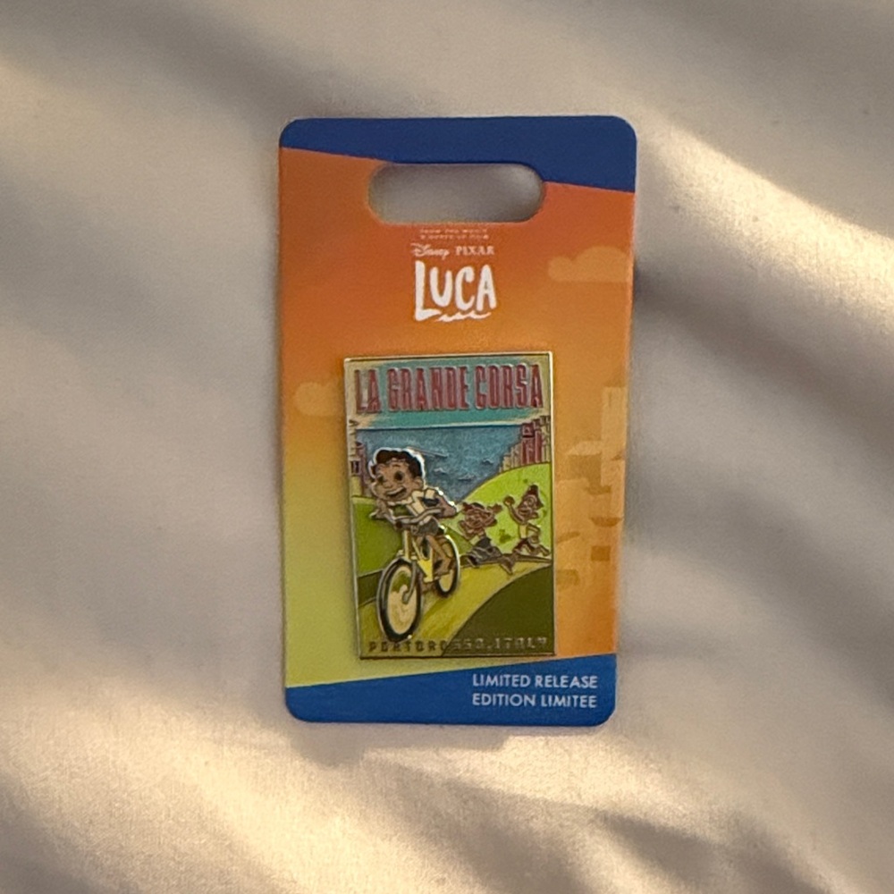 Disney Luca La Grande Corsa Pin - Multicolor